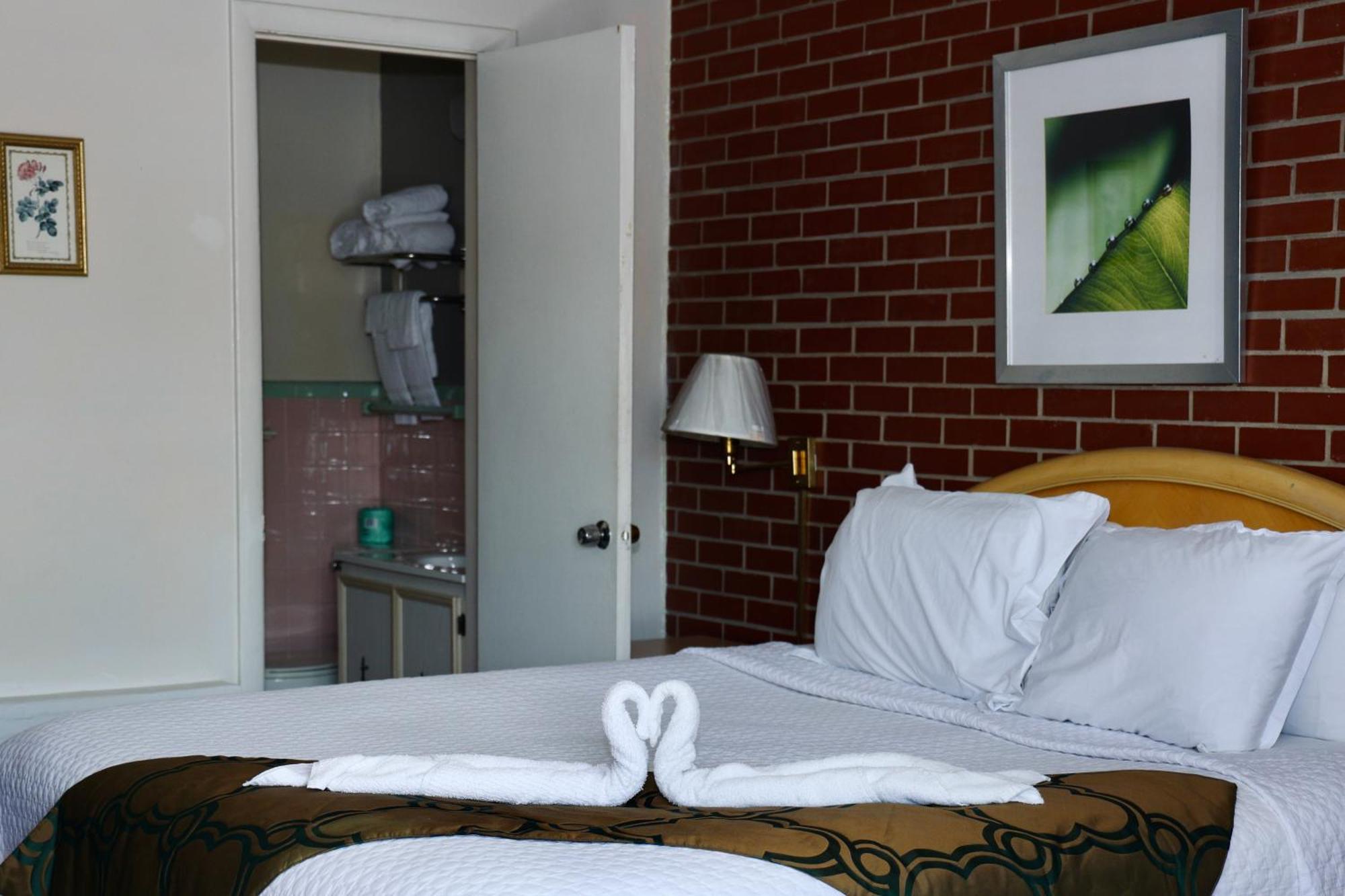 Twi-lite Motel