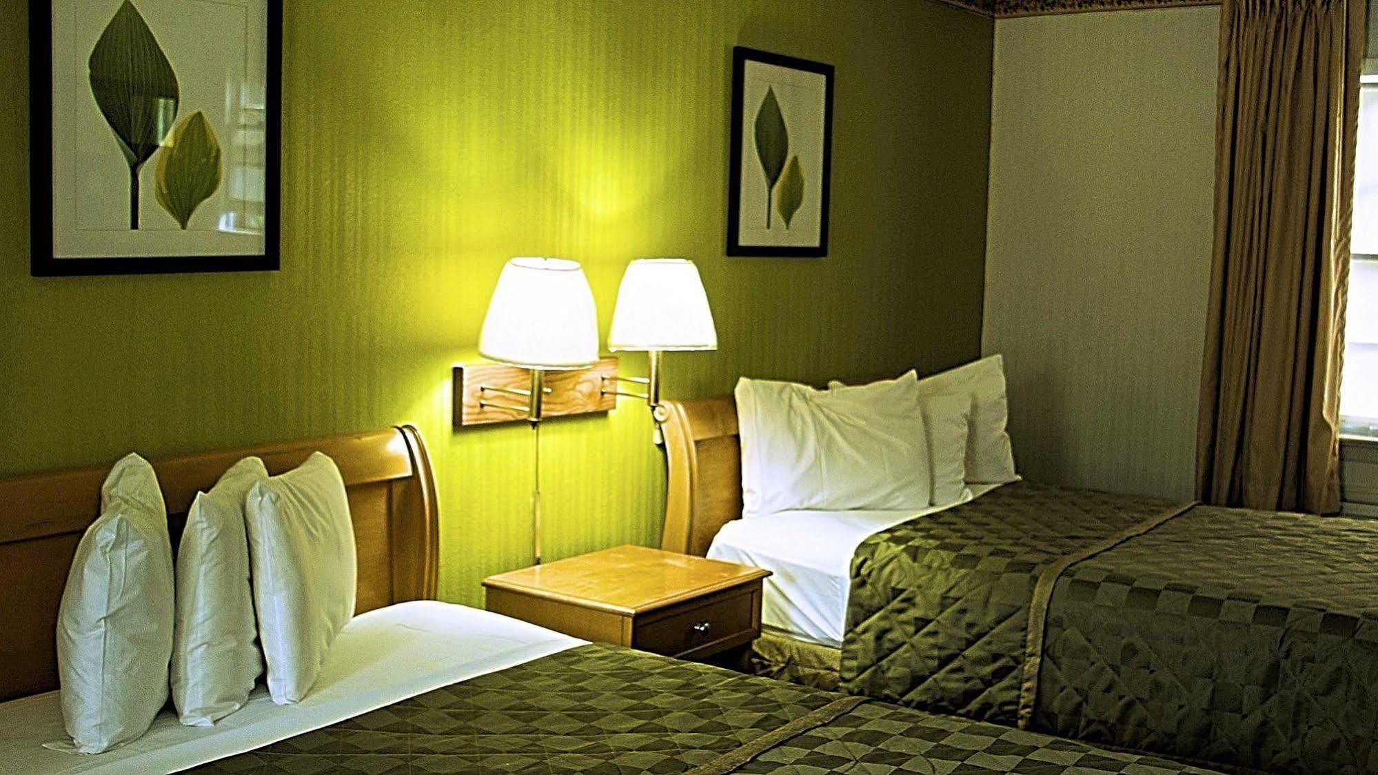 Twi-lite Motel 2*